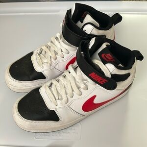 Nike court borough size 7Y